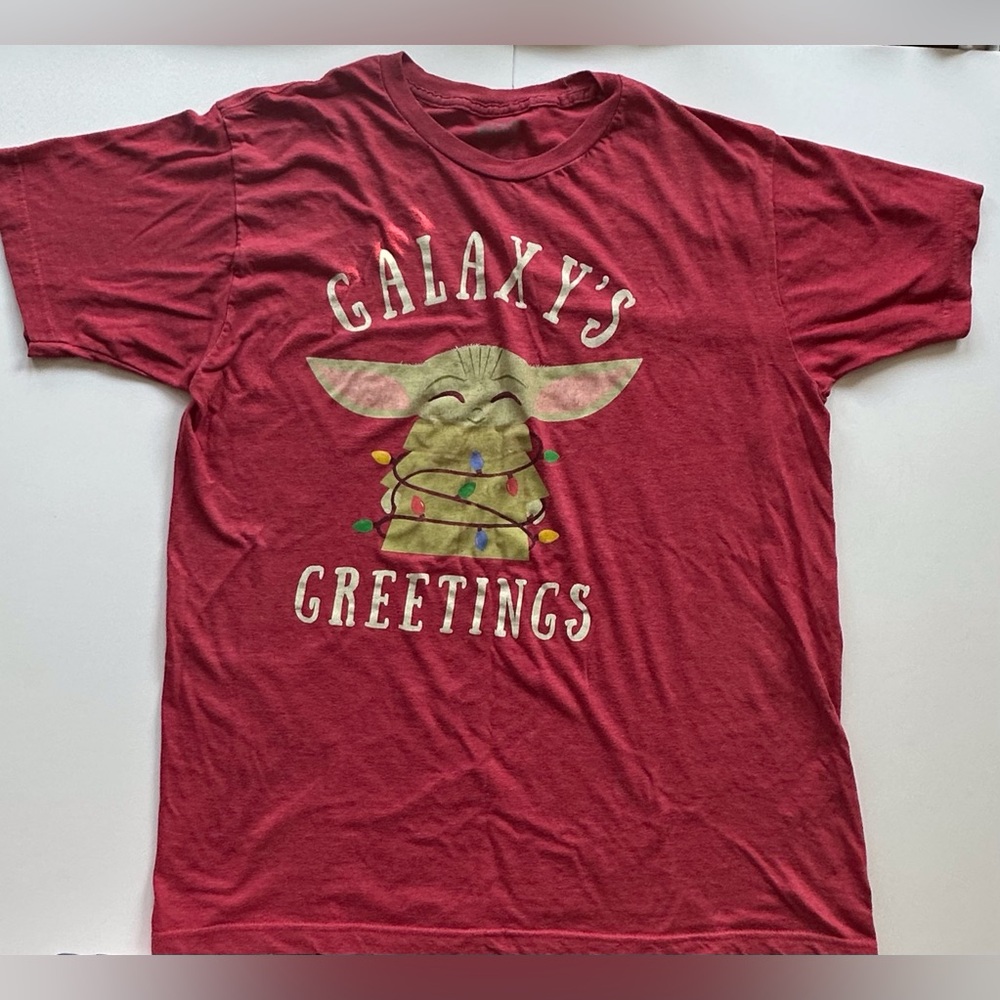 Disney Star‎ Wars ‘Galaxy Greetings’ Red Short Sleeve Holiday Shirt Men’s Large
